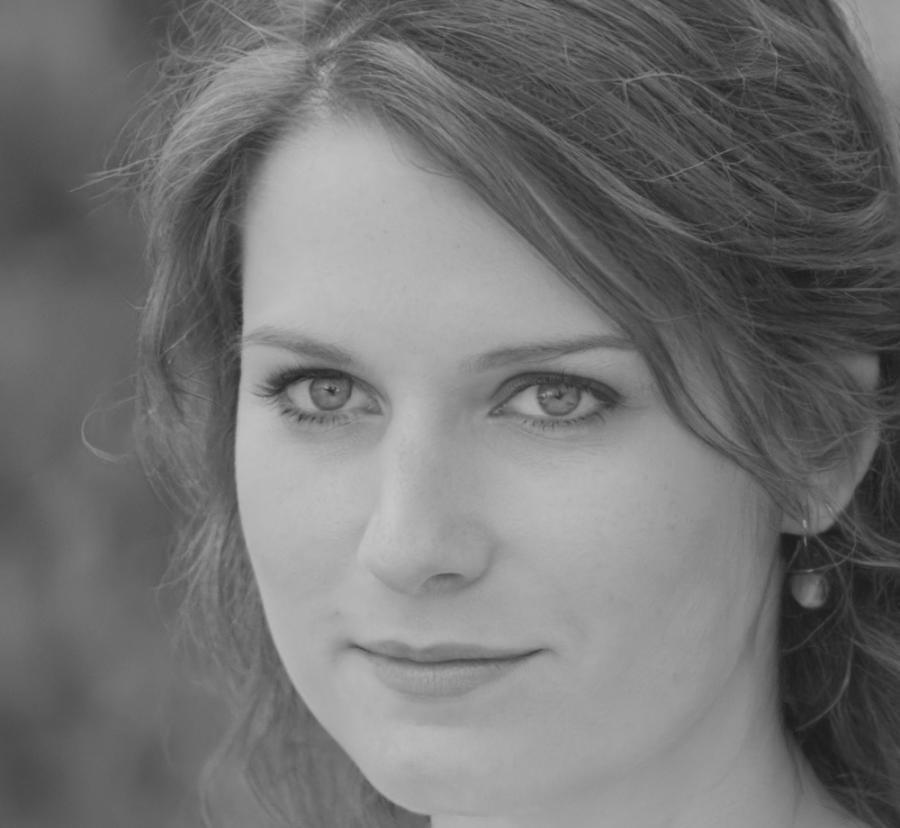 Dr. Sarah Weber, Leitende Finanzanalystin